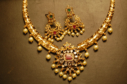 SOUTH INDIAN NECKLACE SET IN RED