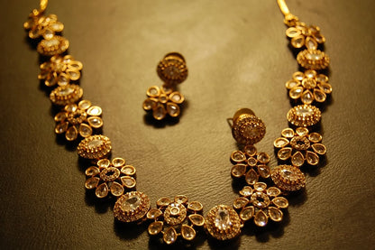 SOUTH INDIAN NECKLACE SET IN ZIRCON