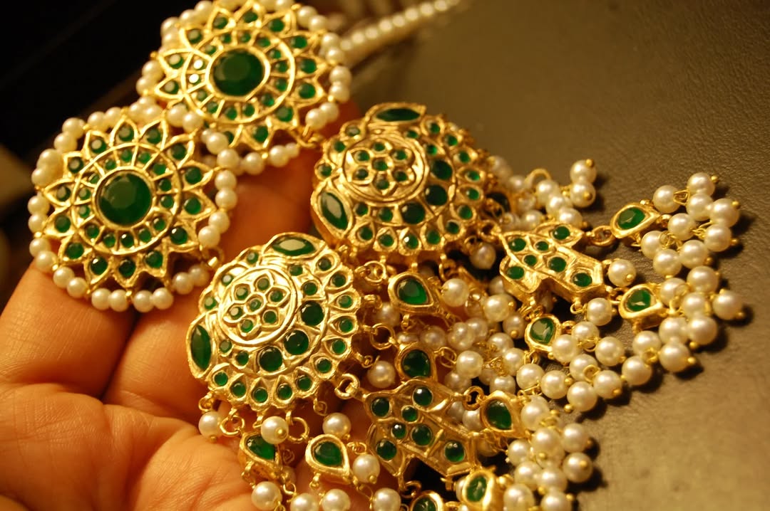 GREEN & PEARLS EARRINGS