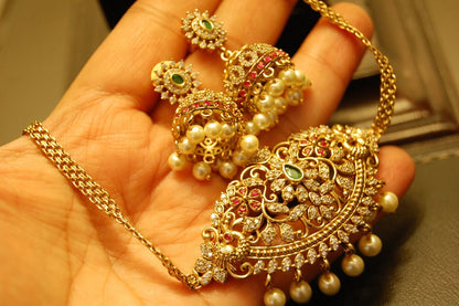 ELEGANT SOUTH INDIAN NECKLACE SET