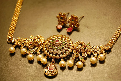 ELEGANT SOUTH INDIAN NECKLACE SET