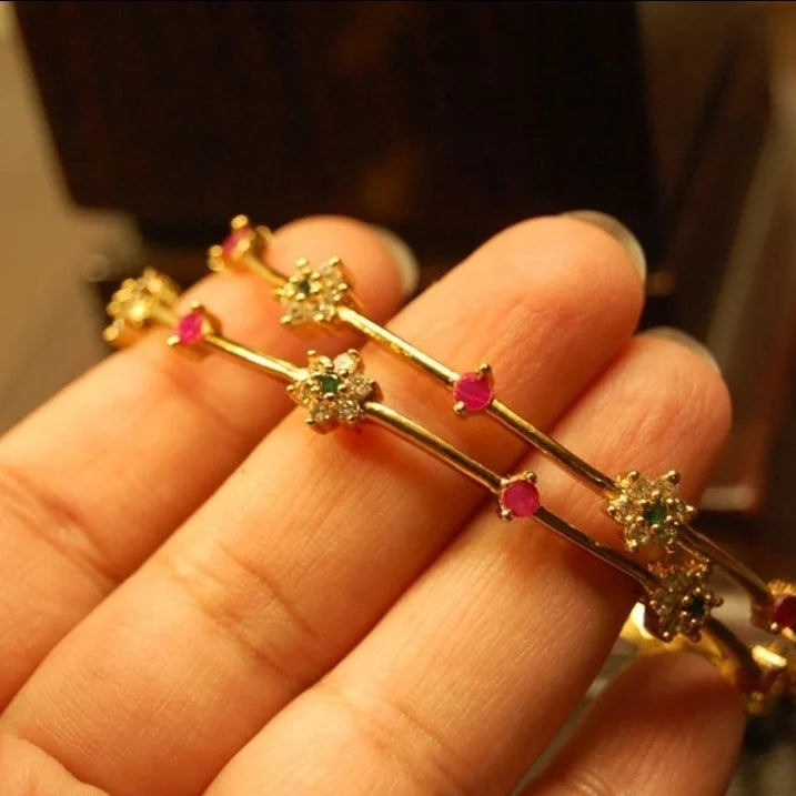 PAIR OF DELICATE INDIAN BANGLES IN RED & GREEN