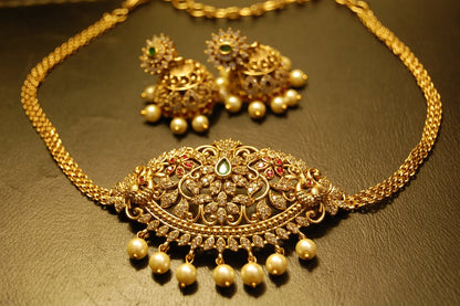 ELEGANT SOUTH INDIAN NECKLACE SET