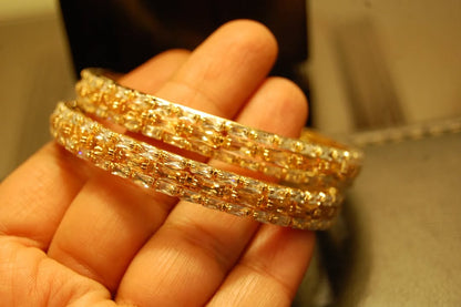 PAIR OF CHAMPAGNE & ZIRCON BANGLES IN GOLDEN BASE