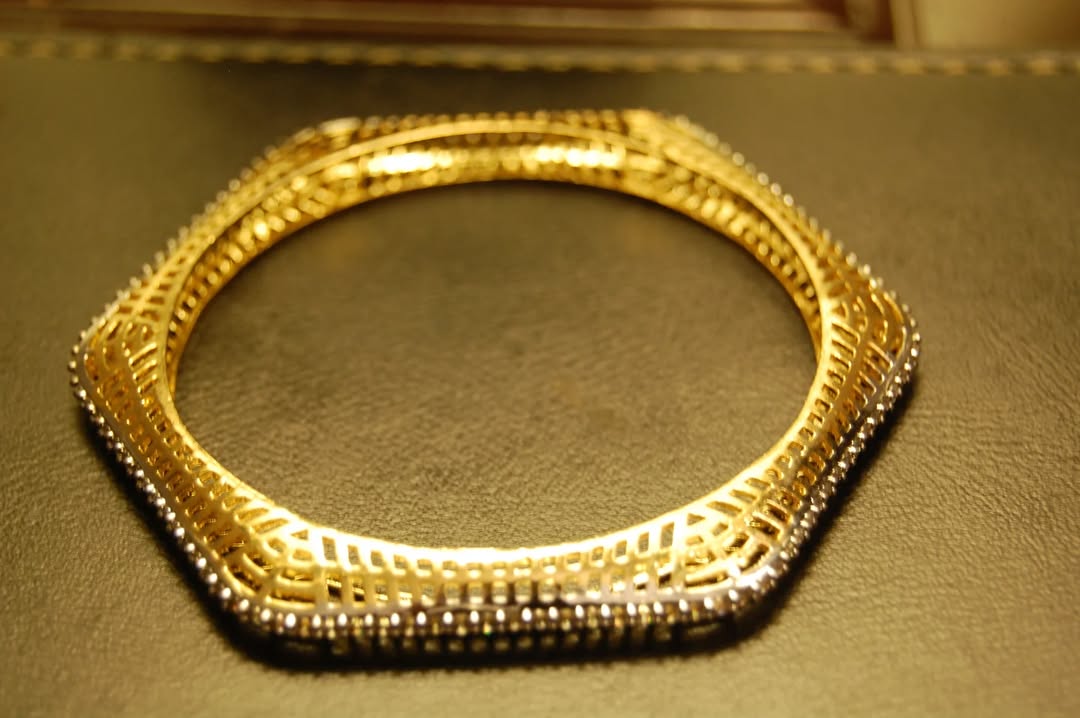 PAIR OF ZIRCON BANGLES