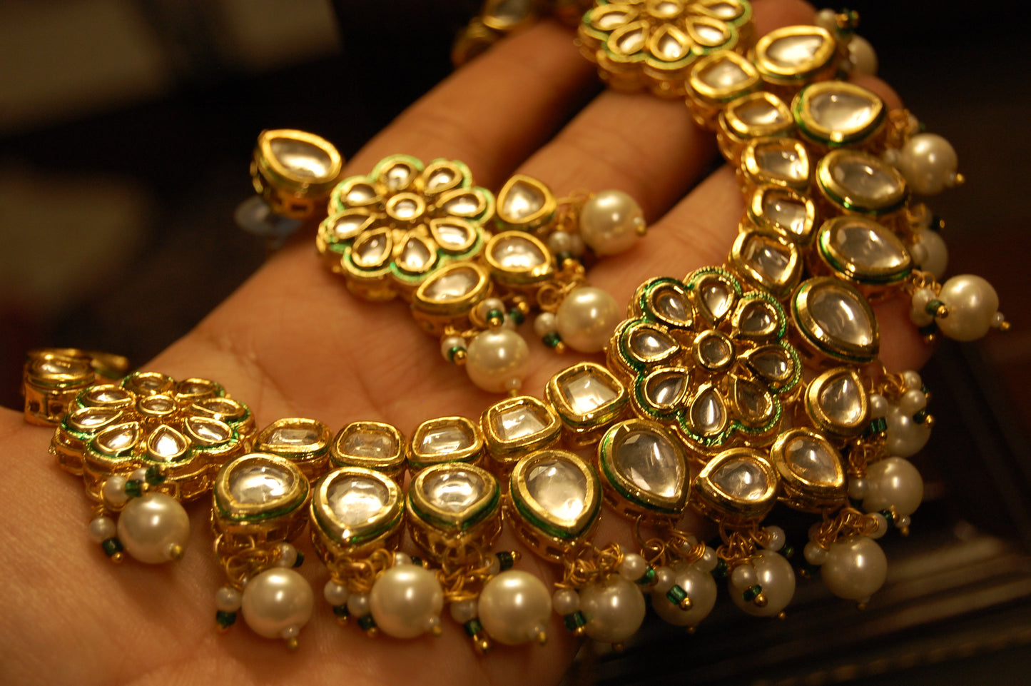 ELEGANT KUNDAN & MEENA SET