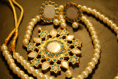 ELEGANT FEROZY & MOTHER OF PEARL MALA SET