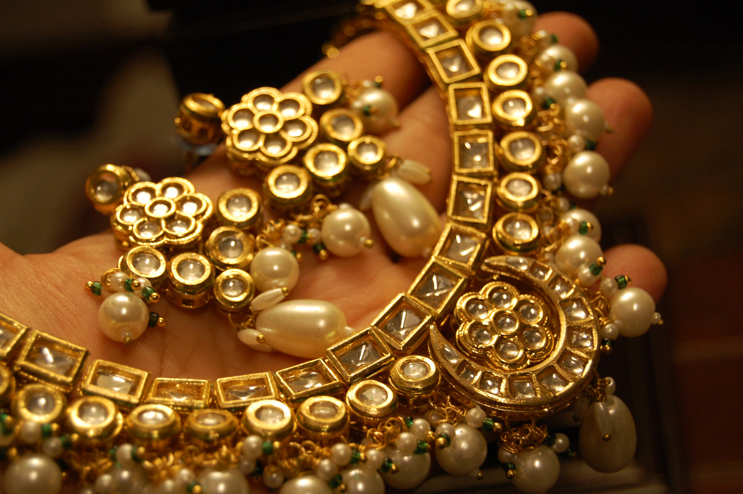 ELEGANT KUNDAN & PEARL SET