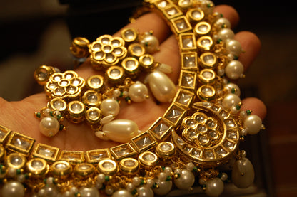 ELEGANT KUNDAN & PEARL SET