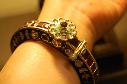 KARA IN MEENA & KUNDAN