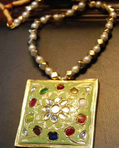 GORGEOUS MALA IN SOFT GREEN MEENA & MULTI STONES