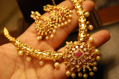 SOUTH INDIAN NECKLACE SET IN RED