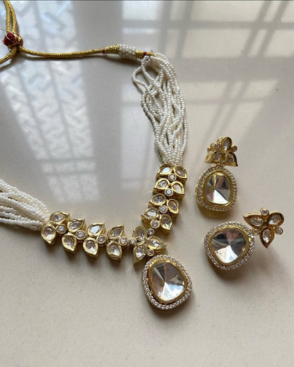 ELEGANT KUNDAN SET