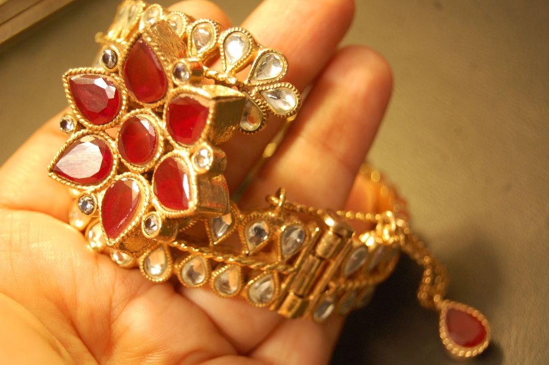 ELEGANT KUNDAN KARA WITH RED FLOWER