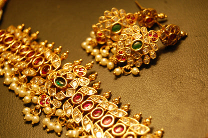 SOUTH INDIAN CHOKER SET IN RED & GREEN