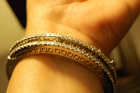SINGLE HIGH QUALITY OPENABLE ZIRCON BANGLES