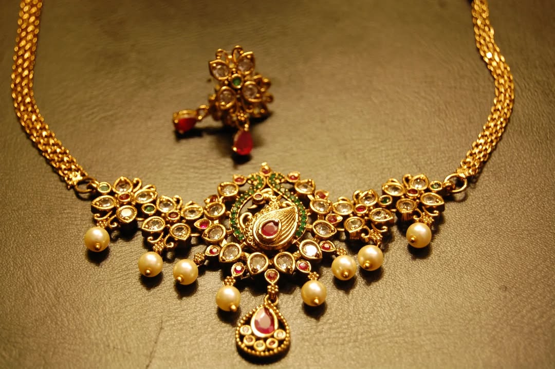 ELEGANT SOUTH INDIAN NECKLACE SET