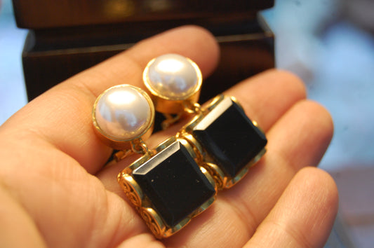 BLACK PEARL EARRINGS