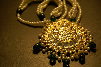 ELEGANT GREEN KUNDAN MALA