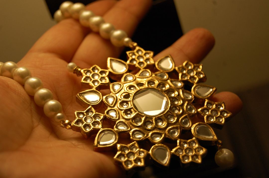 KUNDAN & PEARL MALA SET