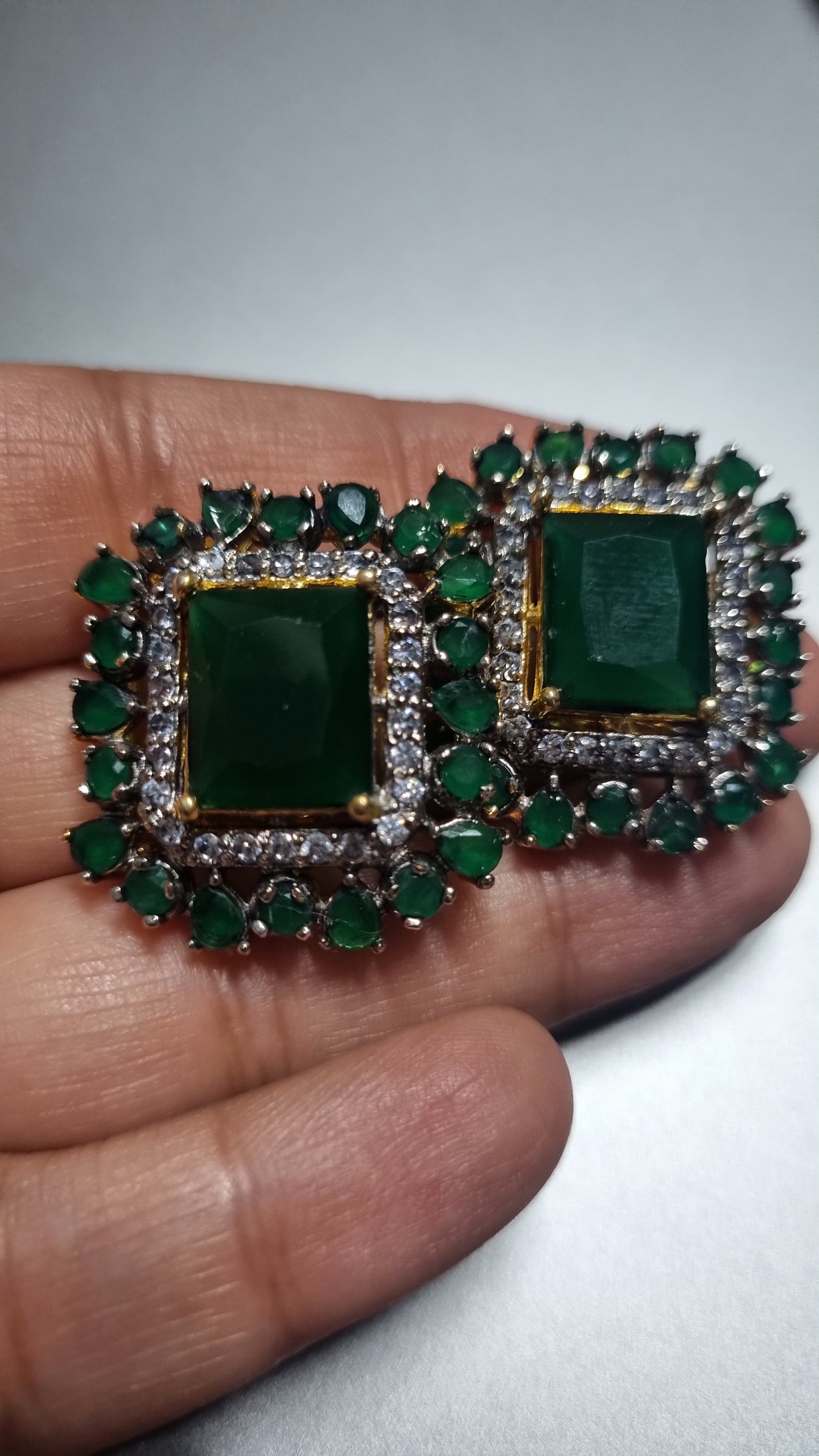 GREEN SQUARE EARRINGS