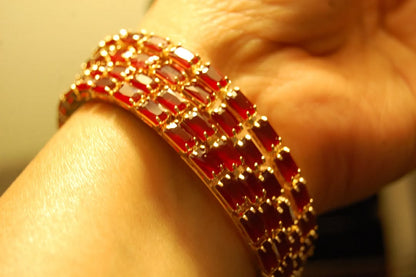 SET OF 4 RED & ZIRCON BANGLES IN GOLDEN BASE