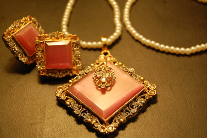 ELEGANT ZIRCON & PINK PENDENT SET