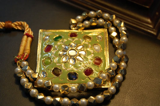 GORGEOUS MALA IN SOFT GREEN MEENA & MULTI STONES