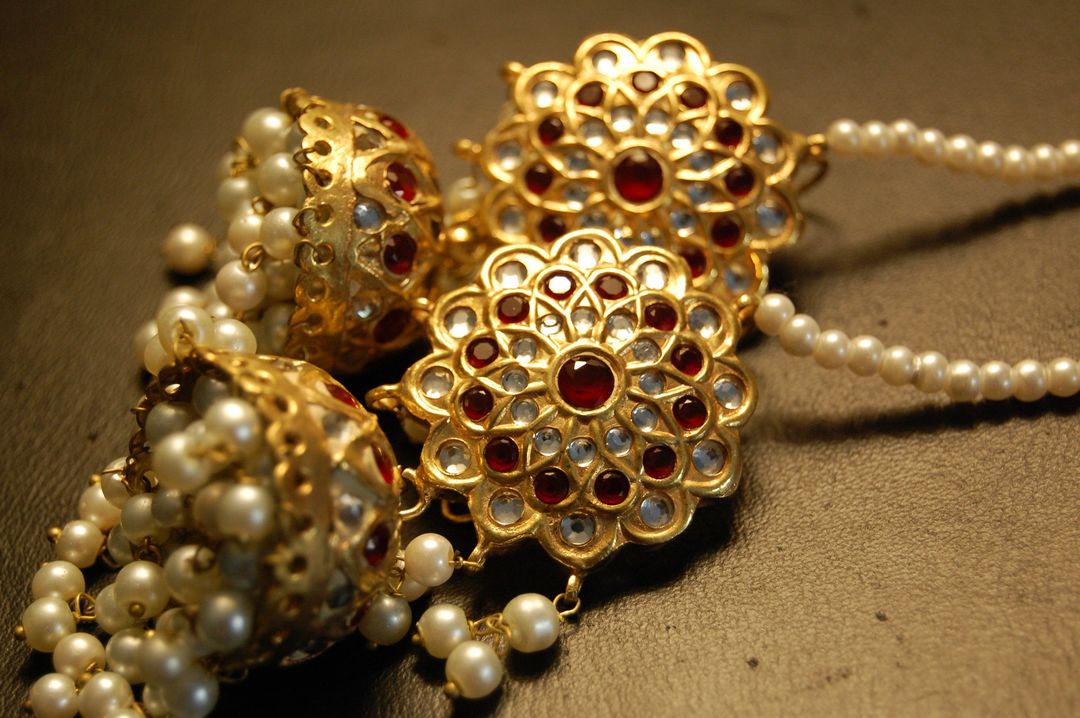 KUNDAN & RED JHUMKAS