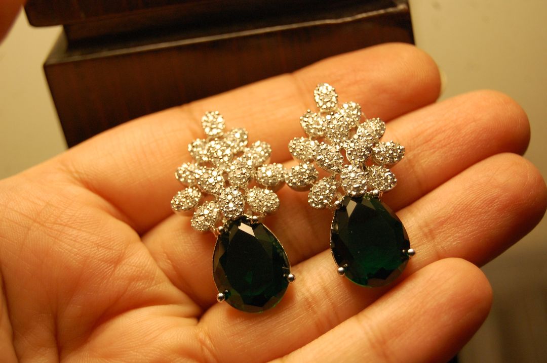 AMERICAN DIAMOND EARRINGS IN EMERALD GREEN