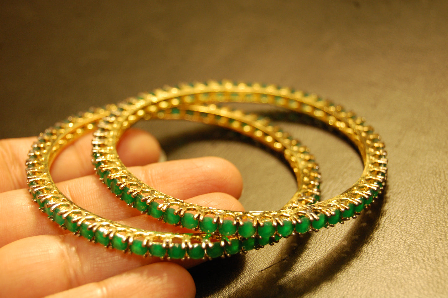 PAIR OF ELEGANT GREEN BANGLES