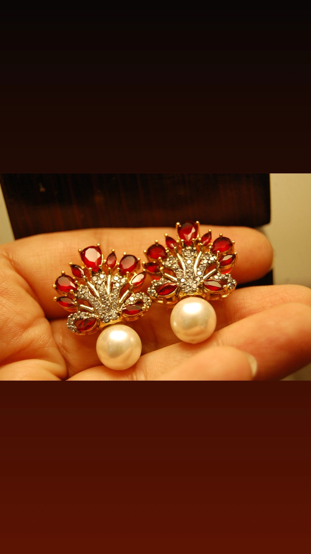 RED EARRINGS WITH PEARLS