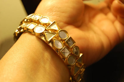 PAIR OF ELEGANT KUNDAN BANGLES
