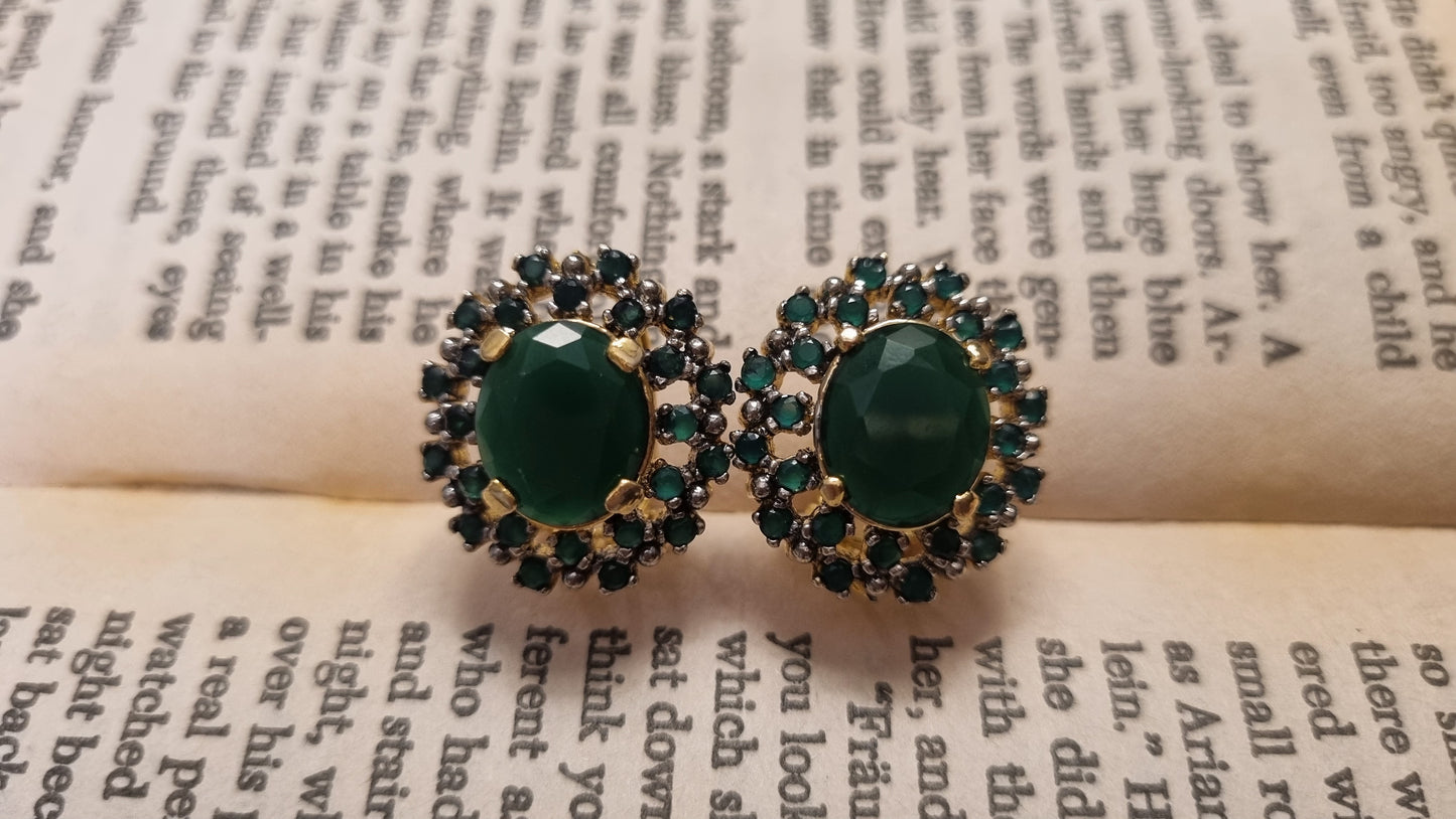 ELEGANT GREEN EARRINGS