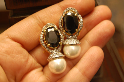 BLACK EARRINGS IN ZIRCON & PEARLS