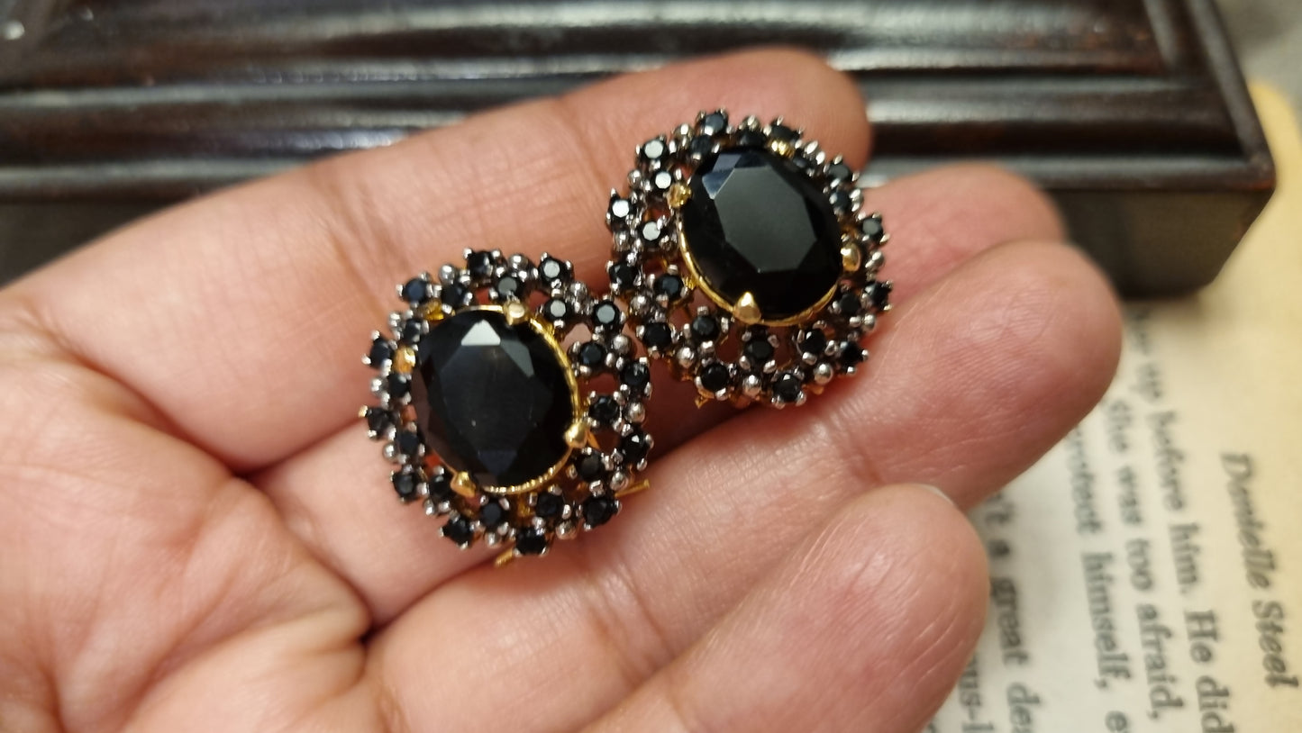 ELEGANT BLACK EARRINGS