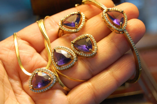 PENDENT SET IN PURPLE