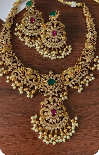ELEGANT SOUTH INDIAN NECKLACE SET