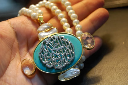 CALLIGRAPHIC PENDENT IN FEROZA & MOTHER OF PEARL