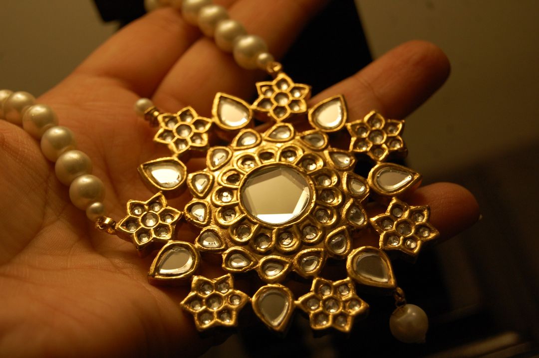 KUNDAN & PEARL MALA SET