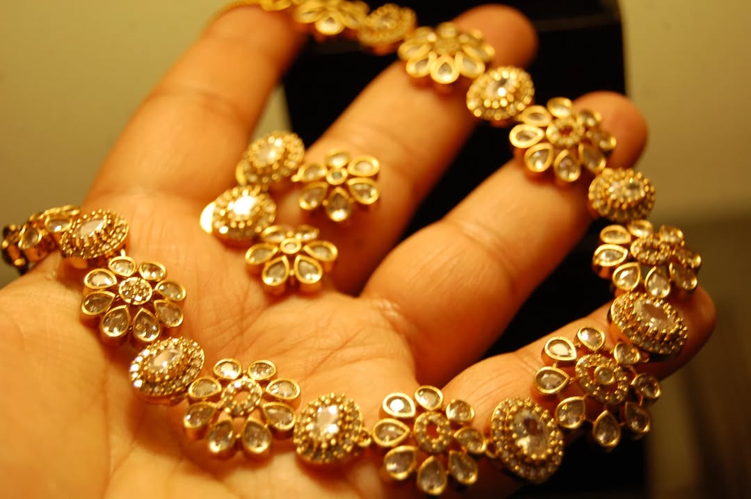 SOUTH INDIAN NECKLACE SET IN ZIRCON