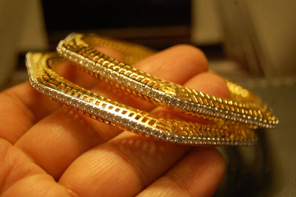 PAIR OF ZIRCON BANGLES