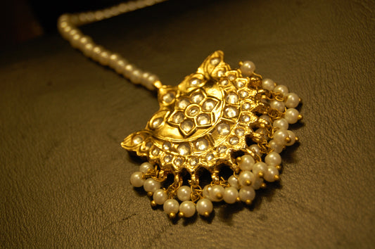 KUNDAN & PEARLS TIKKA
