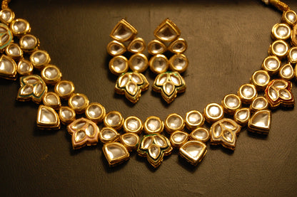 ELEGANT KUNDAN SET