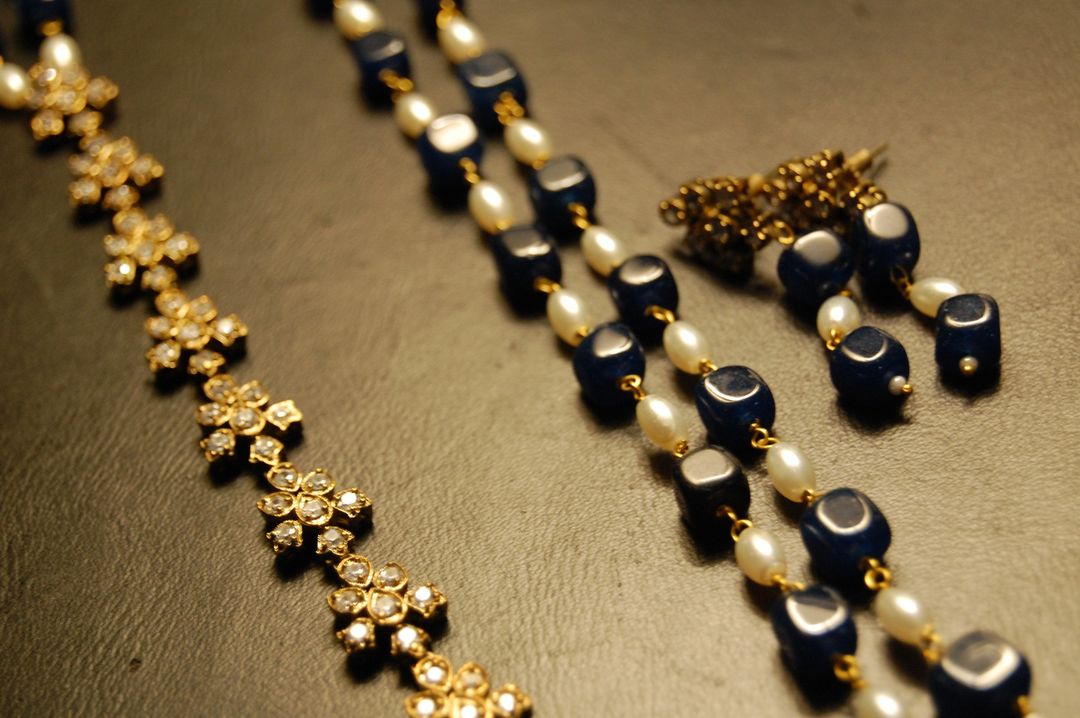 PEARL & BLUE MALA WITH ZIRCON STRING