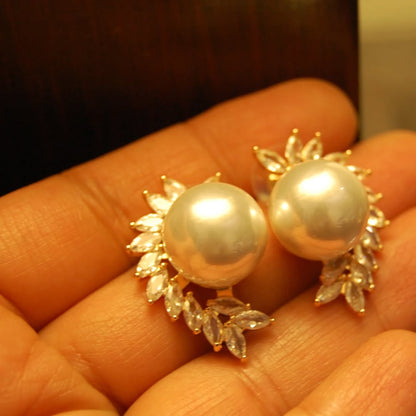 ZIRCON & PEARL EARRINGS WITH GOLDEN BASE