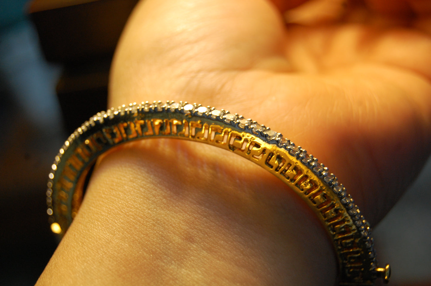 PAIR OF OPENABLE ZIRCON BANGLES