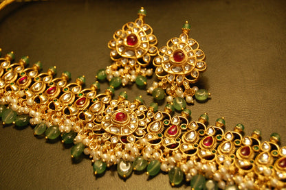 GORGEOUS INDIAN KUNDAN & MULTI STONE CHOKER SET
