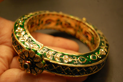 KARA IN MEENA & KUNDAN