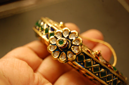 KARA IN MEENA & KUNDAN